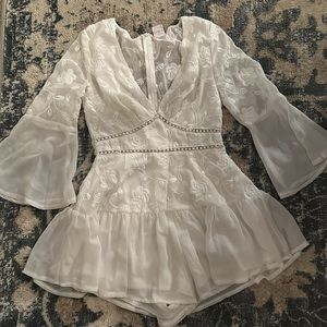 Selfie Leslie White floral romper